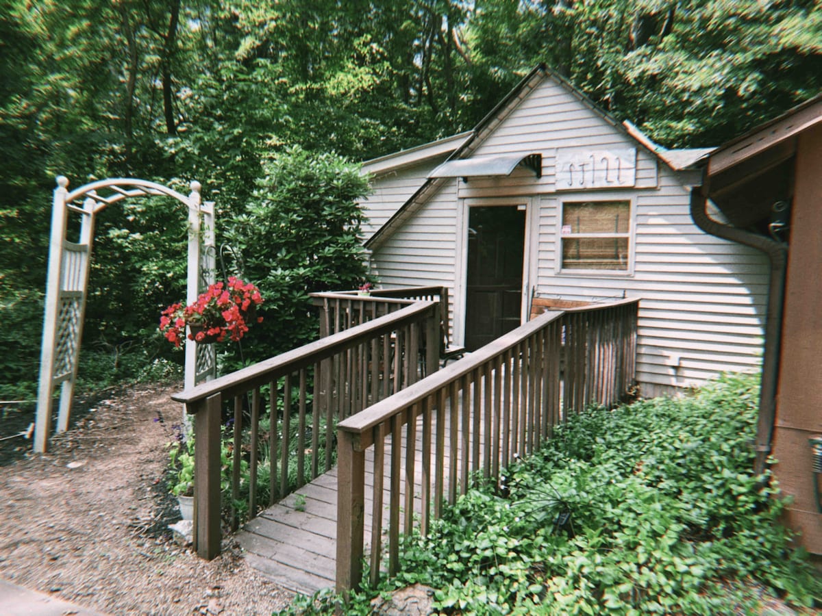 Still Away | Cozy Cottage including Hot Tub