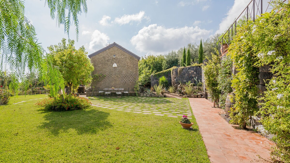 Il Palmento, country dwelling with swimming pool