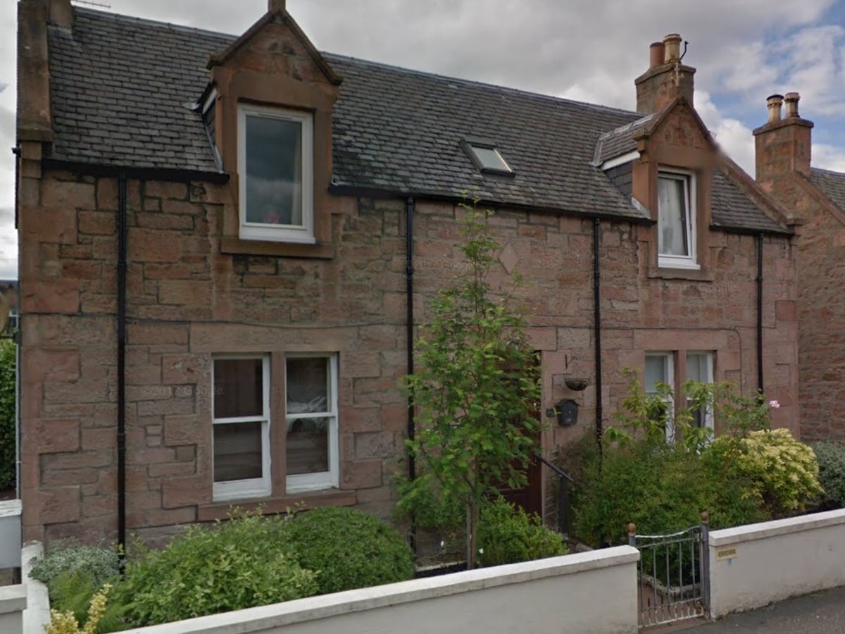 Centrally located Cottage Flat