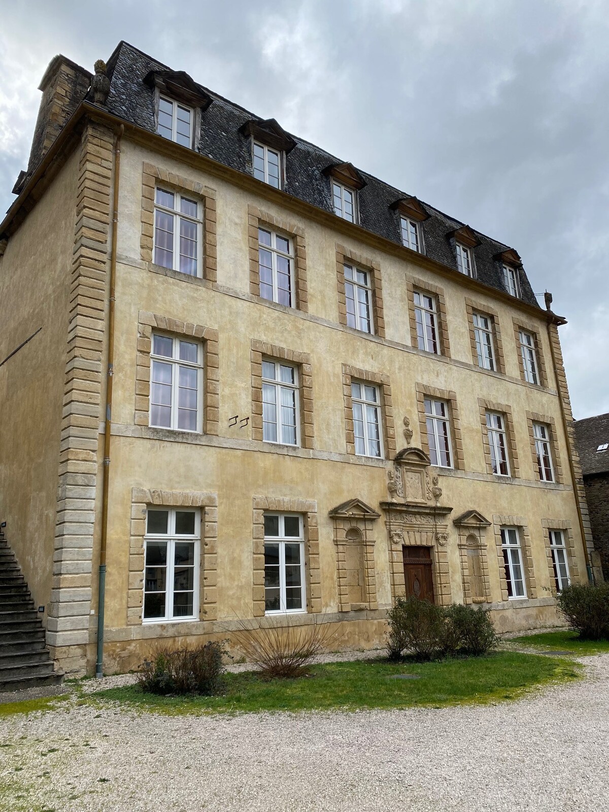 Chateau Ricard ： 6-3间客房公寓-游泳池