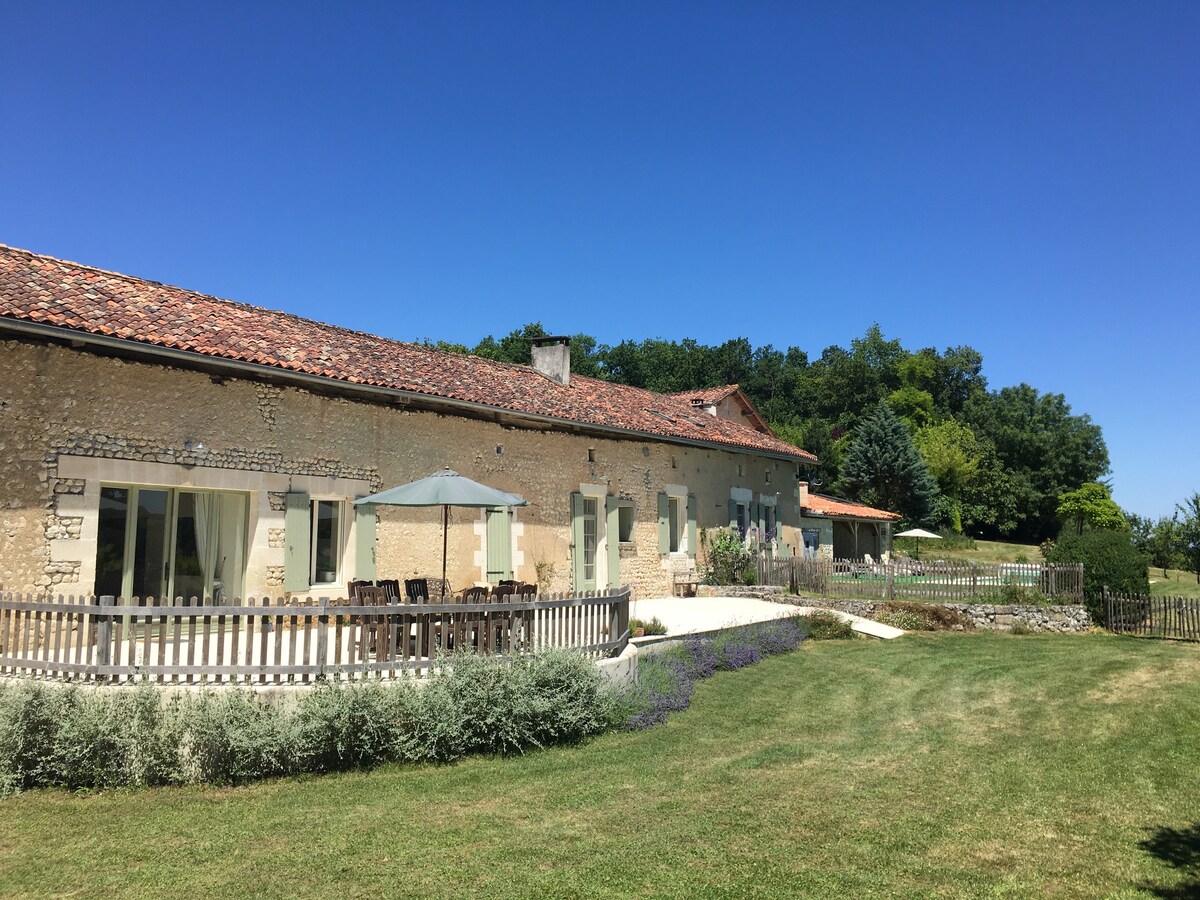 法国农舍Gite乡村景观和私人泳池