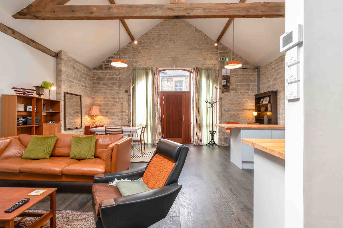 Historic conversion, private parking - near Bath