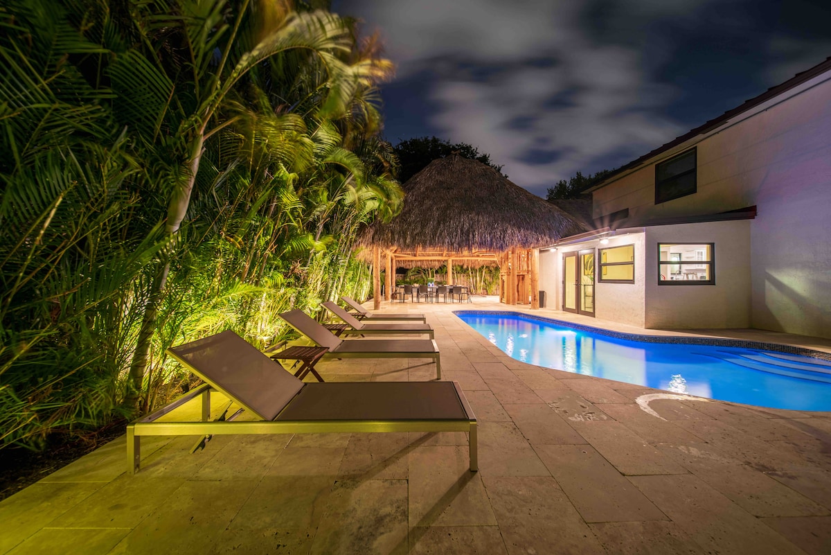 The Palms Tiki Haven of Bliss | SaltWater Splash 4BD