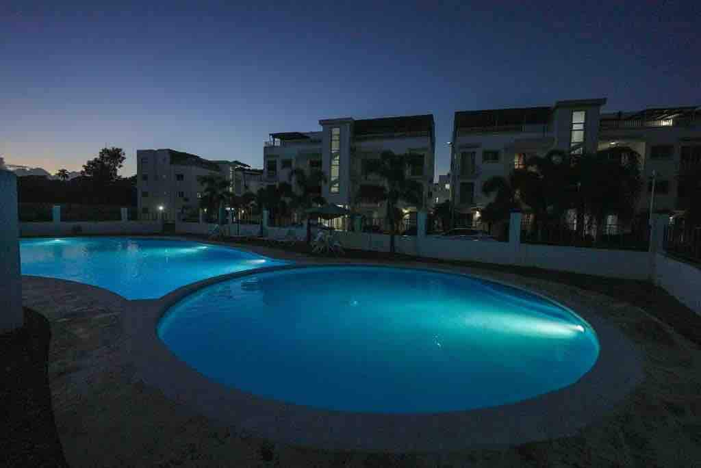 Hermoso Apto de 2 niveles jacuzzi, piscina y wifi