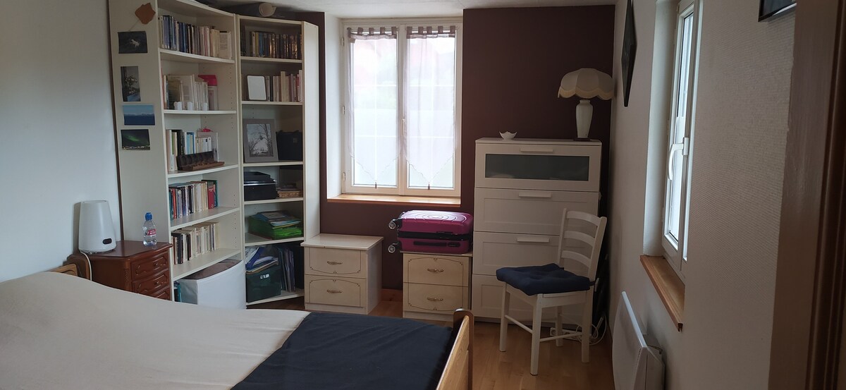 Chambre double dans maison individuelle