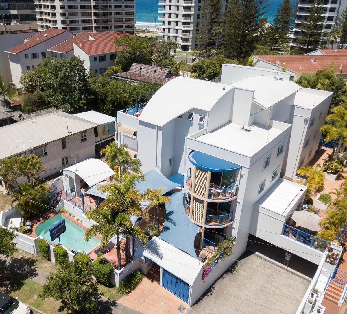 SURFERS BEACH RESORT ONE, TWO BEDROOM APARTMENT