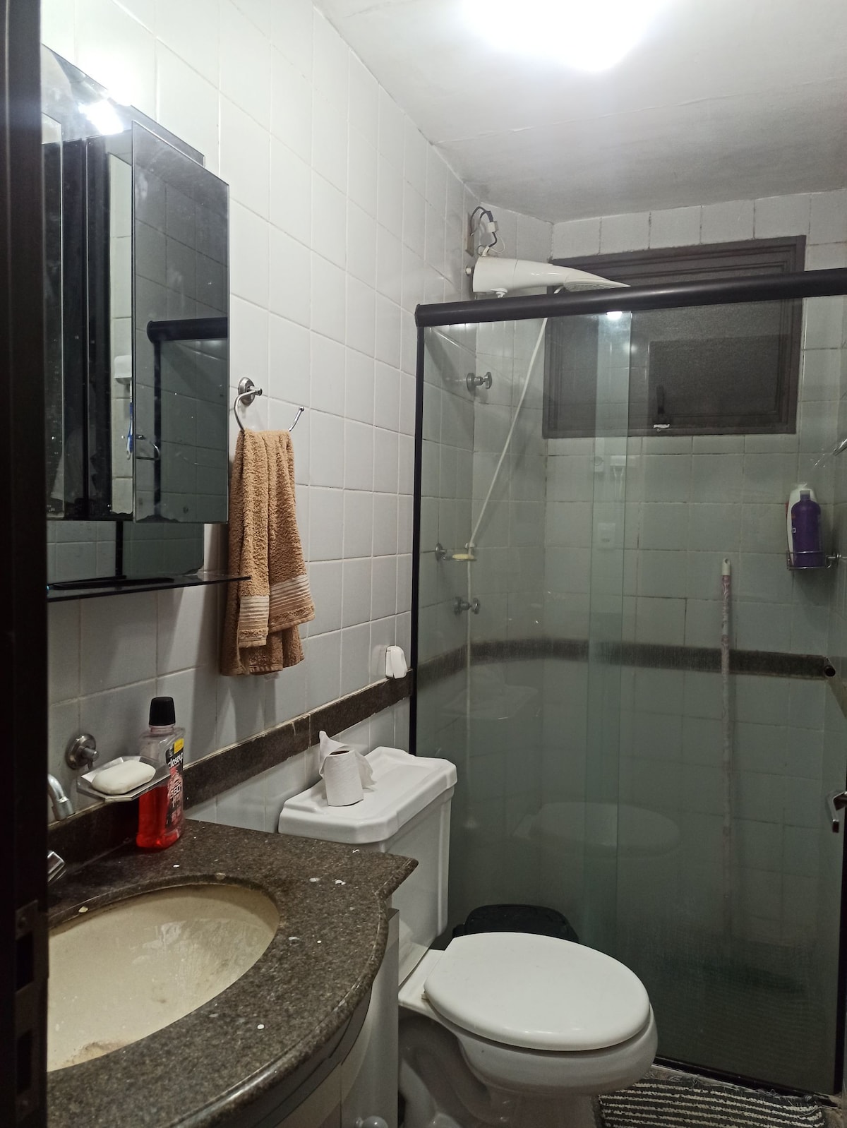 Quarto em apartamento no Alto Caiçaras