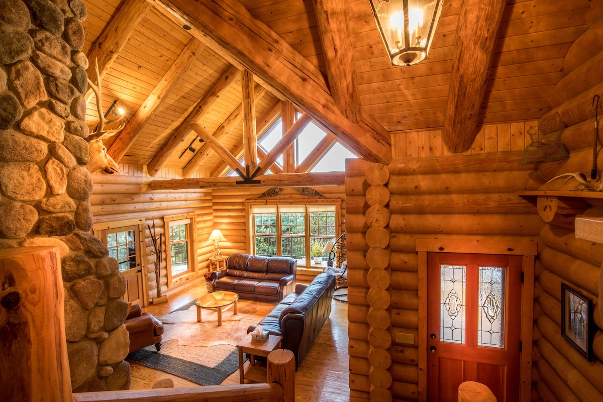 Dancing Bear Lodge-Log Cabin