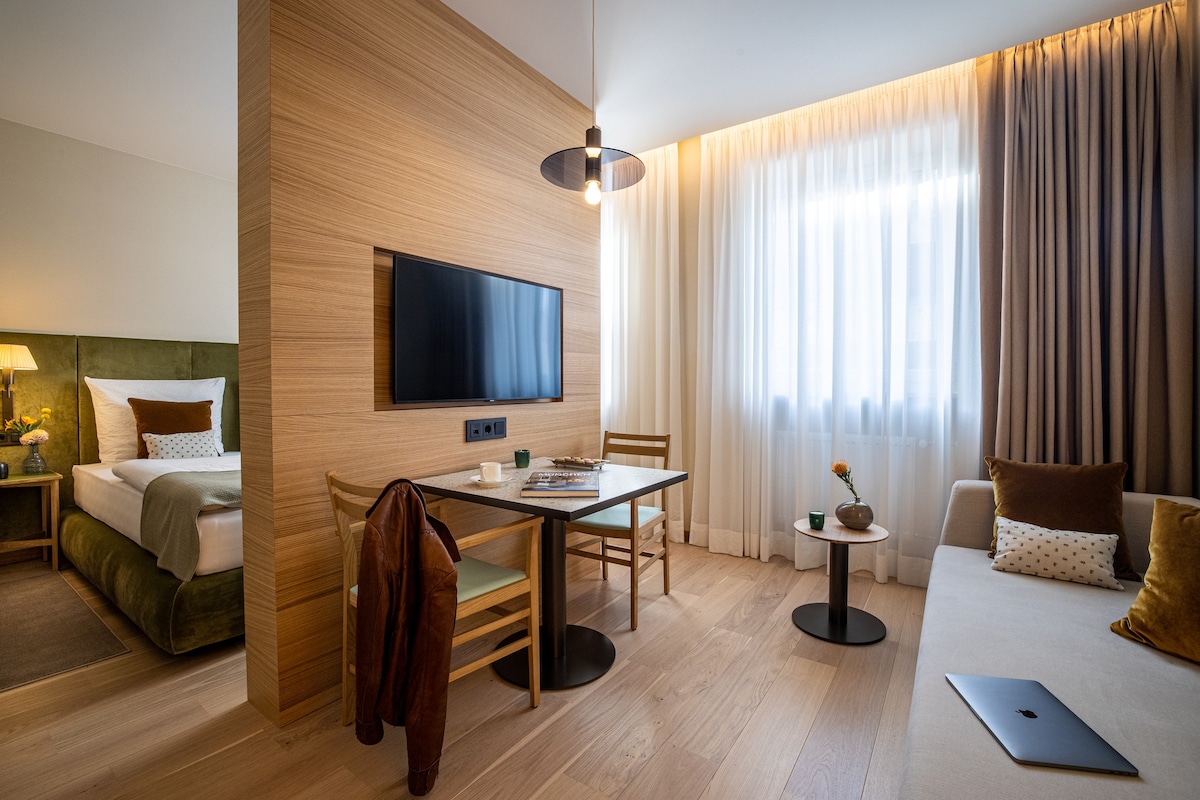 Edle 2-Zimmer Suite designed von Matteo Thun