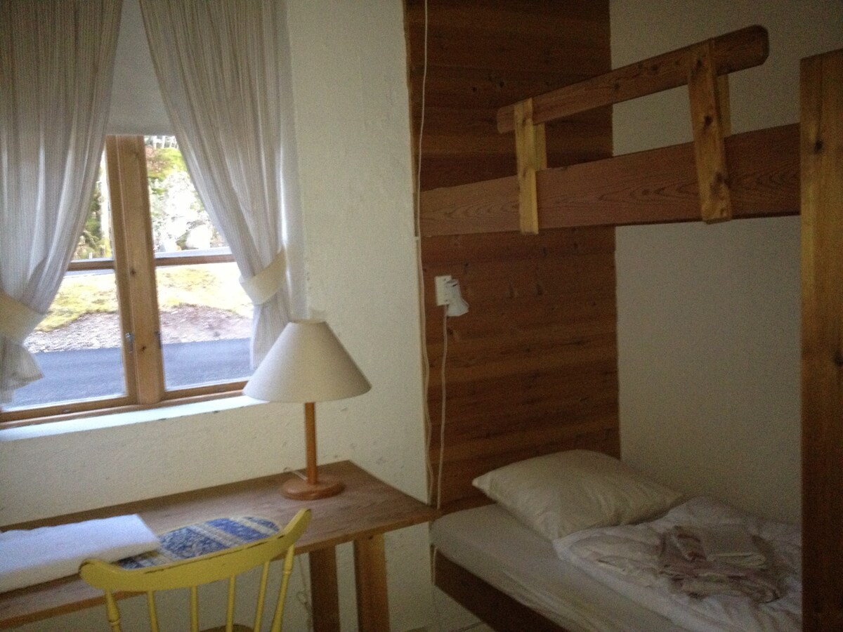 位于Jondal的公寓，有4间卧室。