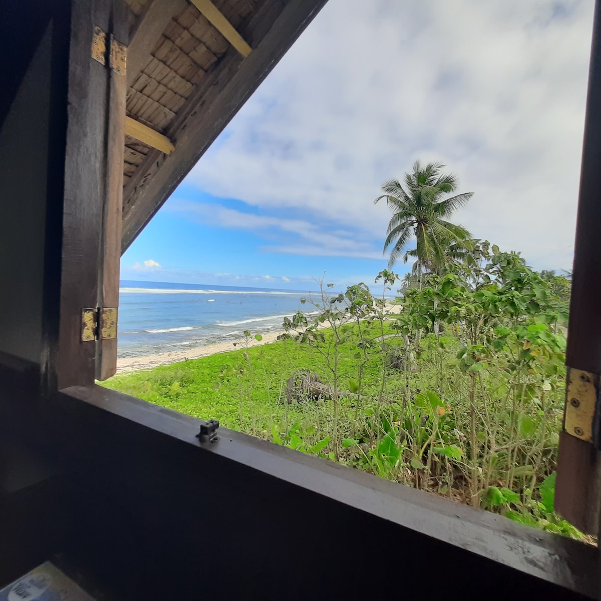 Loft with Starlink and Amazing Beach front Surf