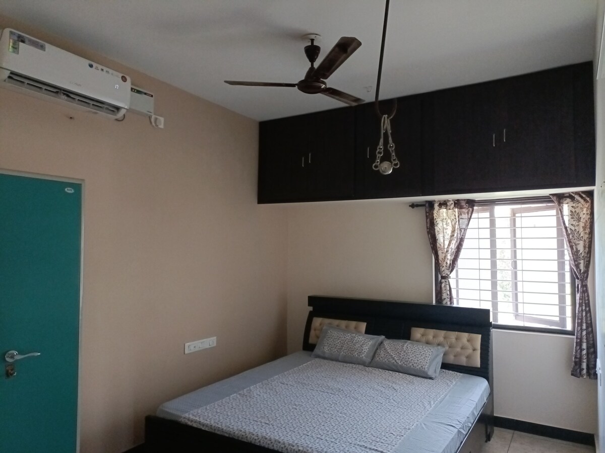 Adav home- with kitchen, close to Airport&City