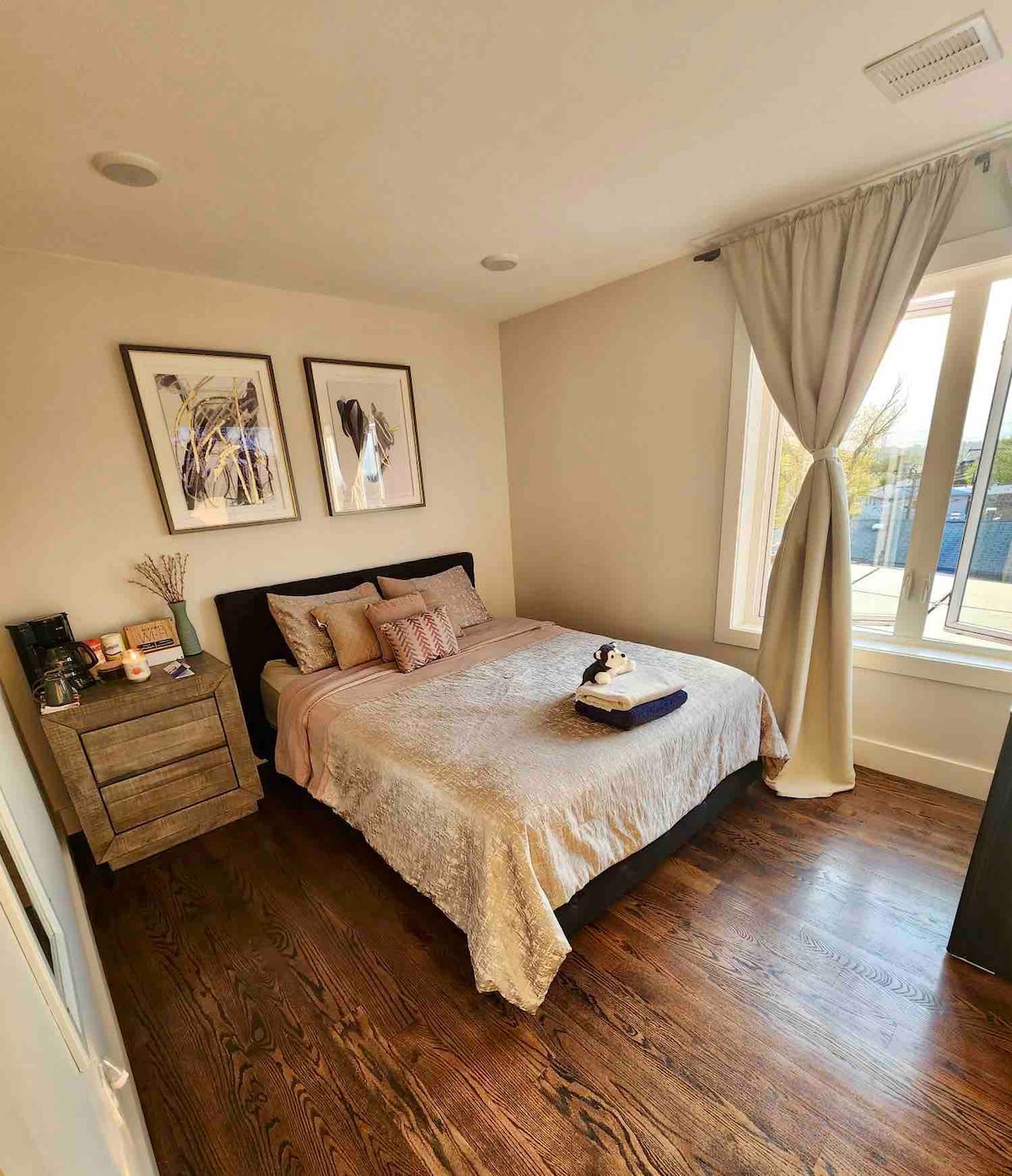 Lovely 1 bedroom in a luxury brand new house.