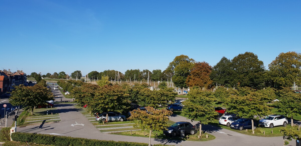 Gite du Port de Saint-Valery设有私人停车场。