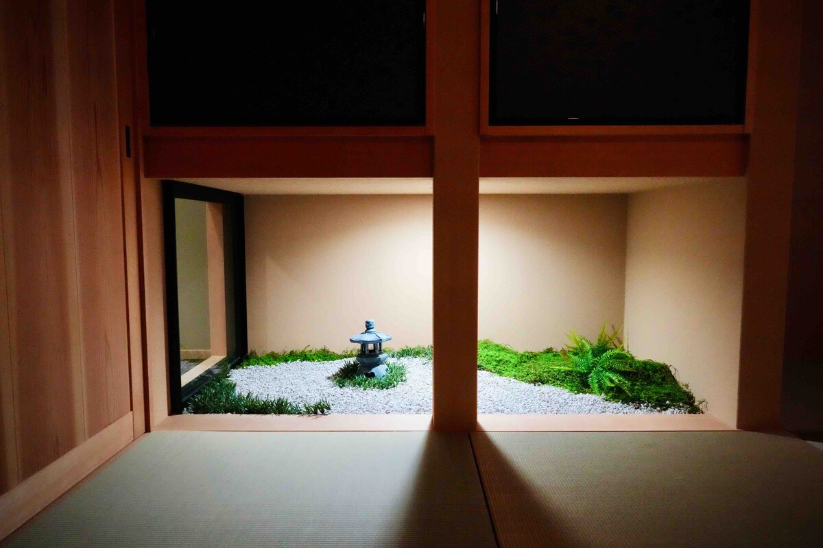 京都駅300米　京庭が見える信楽焼風呂　最大9人　枯山水庭園