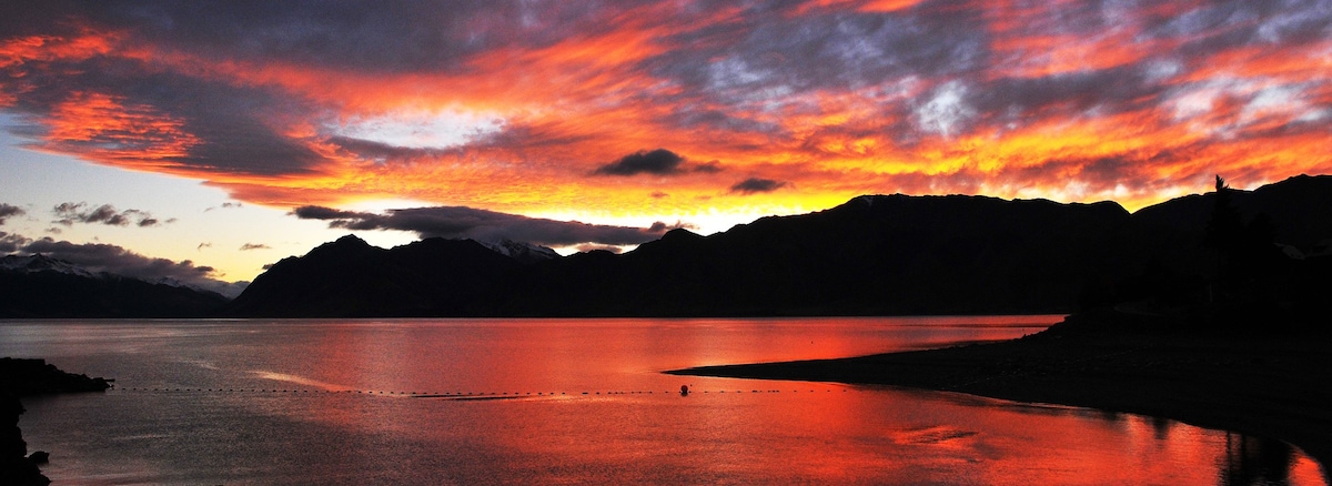 Fantail Cottage Lakefront Lake Hawea, Wanaka, NZ