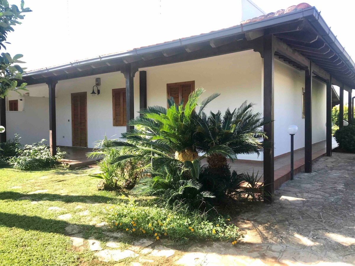 Pino's home-Salento in villa /LE07504391000015264