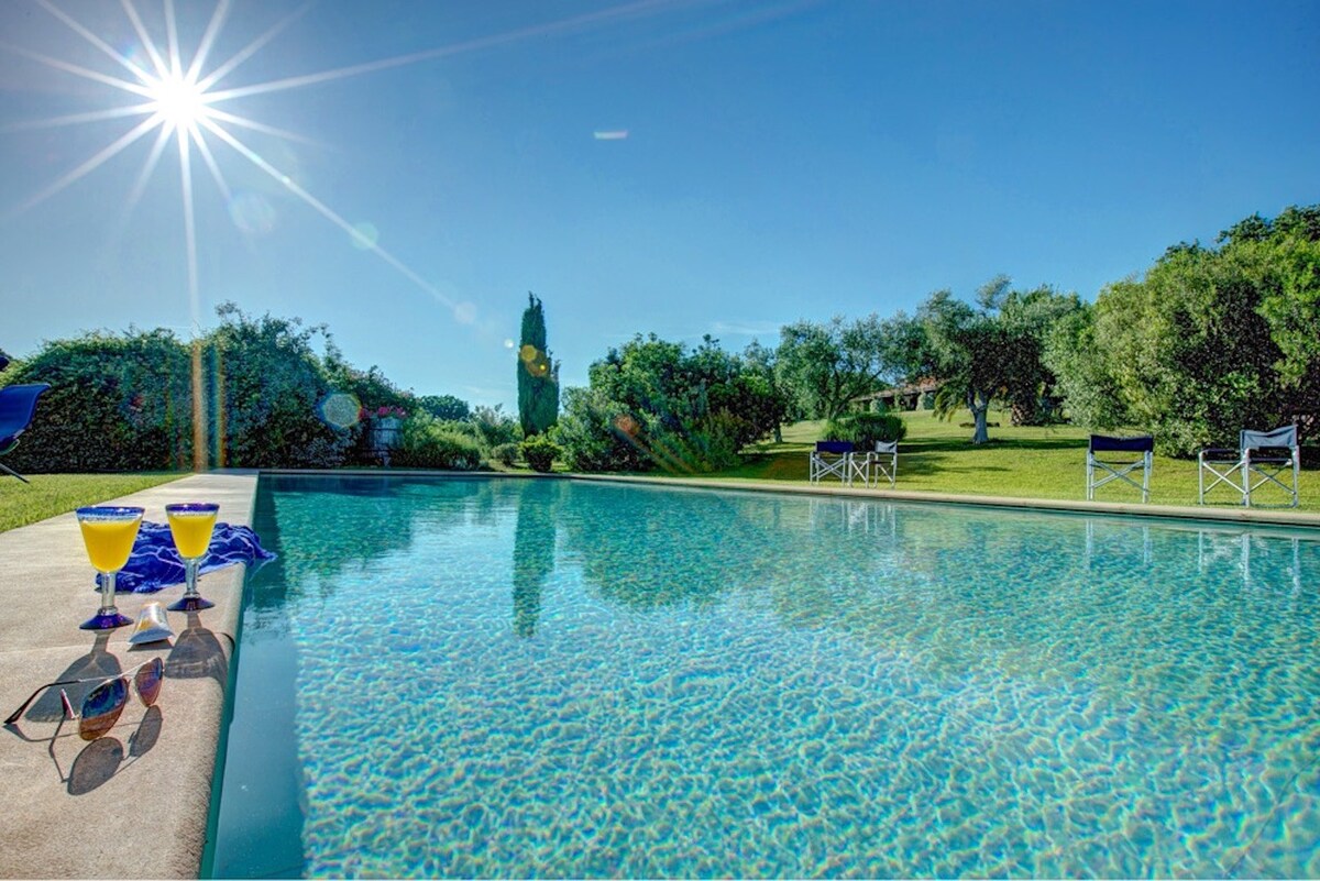 Villa with pool in the middle of Maremma