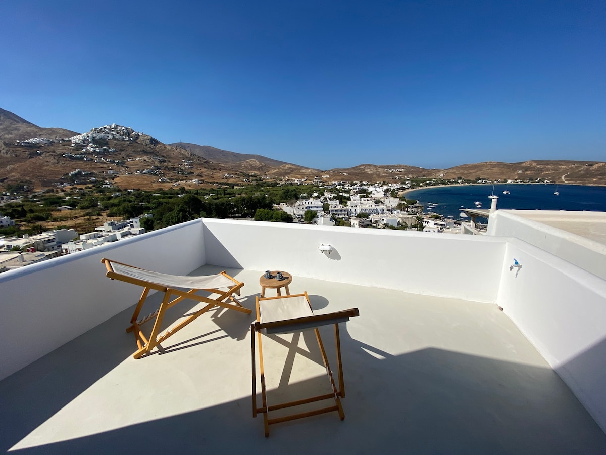 两栋露台海滨别墅，可欣赏Serifos的最佳景观