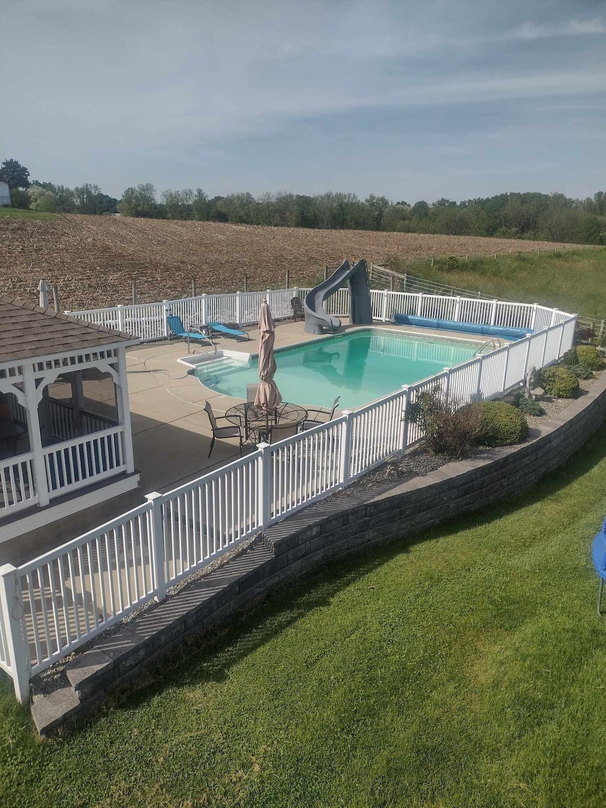 Roomy pet allowed country oasis & saltwater pool