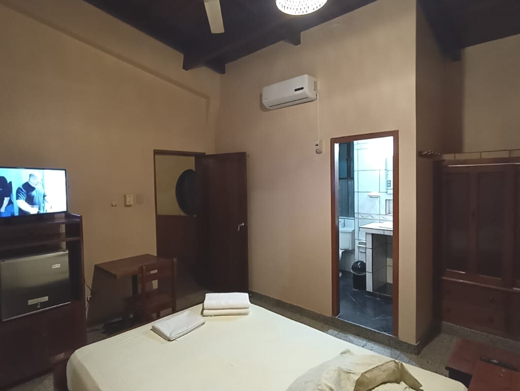 房间M2 ，配有空调、双人床