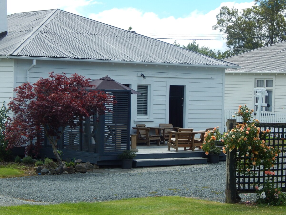 Lumsden Cottage ，包括免费无线网络。