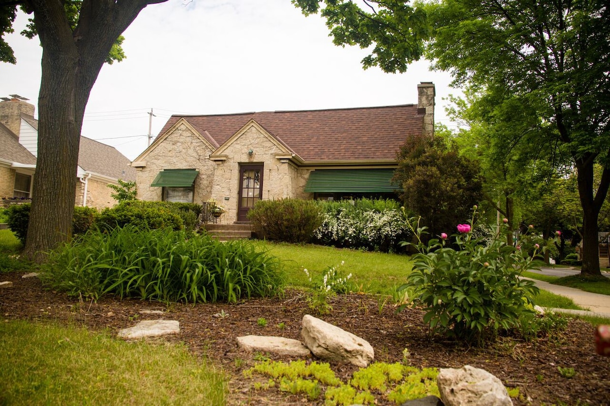 Serene Cottage (whole house) for women - RNC