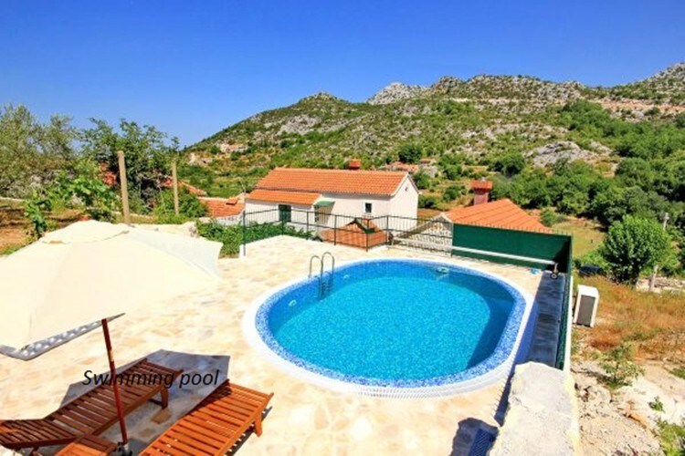 Dalmatian stone villa with pool, Os