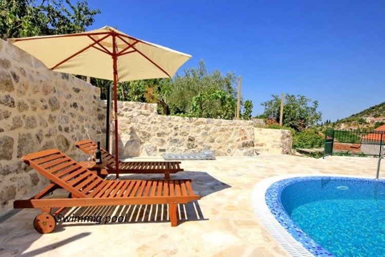 Dalmatian stone villa with pool, Os