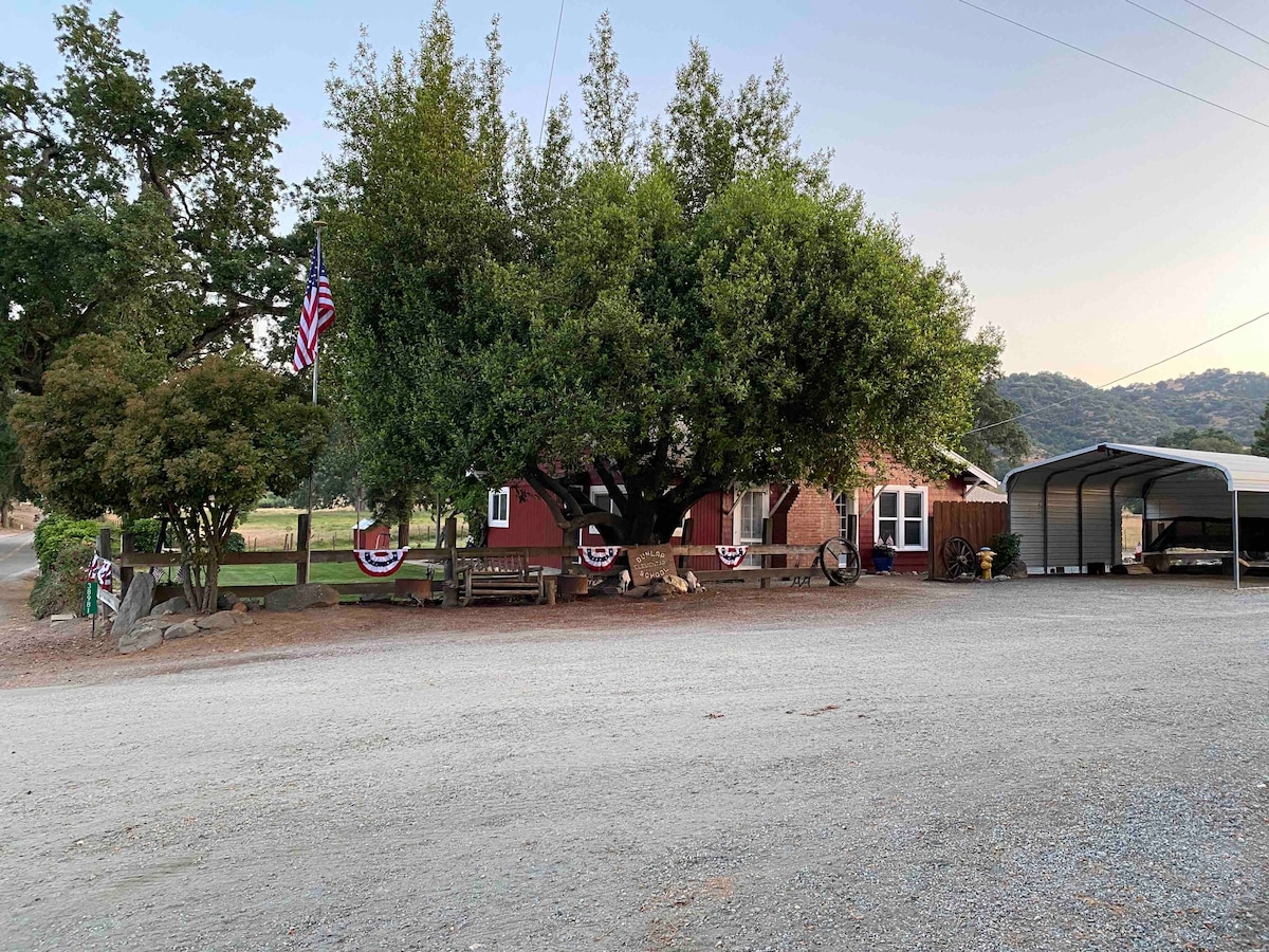 Baker House-historic ranch home near Kings Canyon