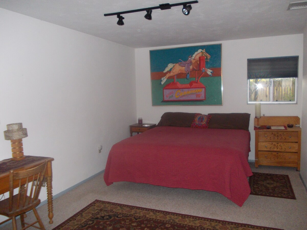 Nice large room with kingsize bed,