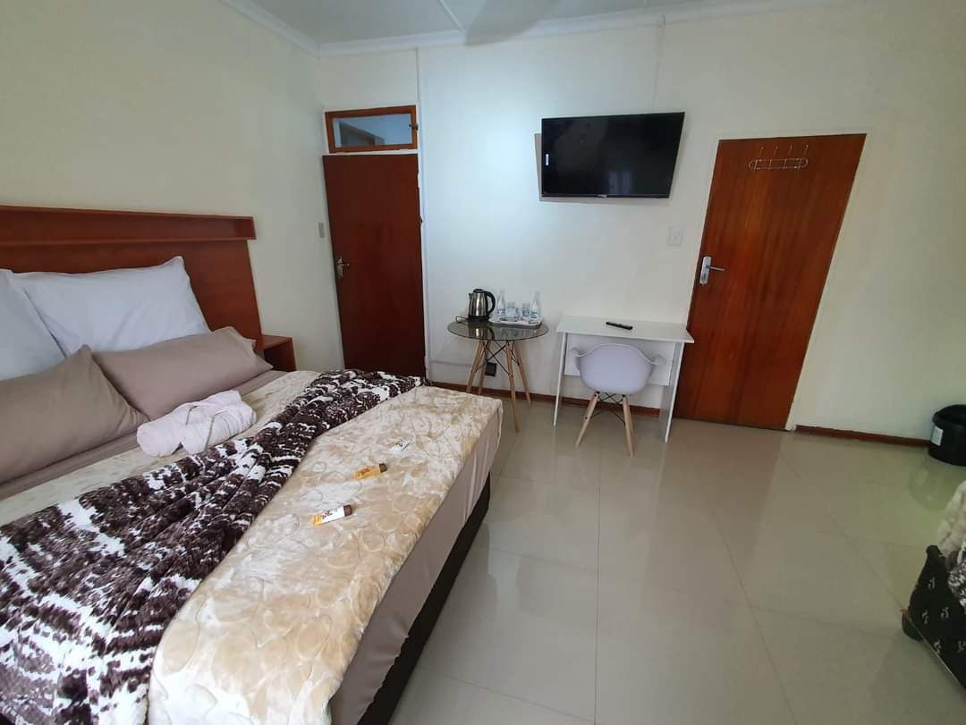 Double+single bed
Room 3