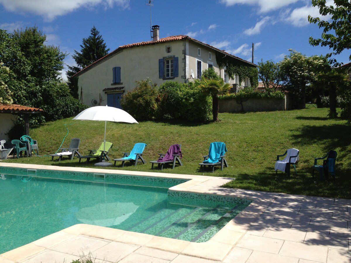 3* Gite for 6 - Private garden - Shared Pool