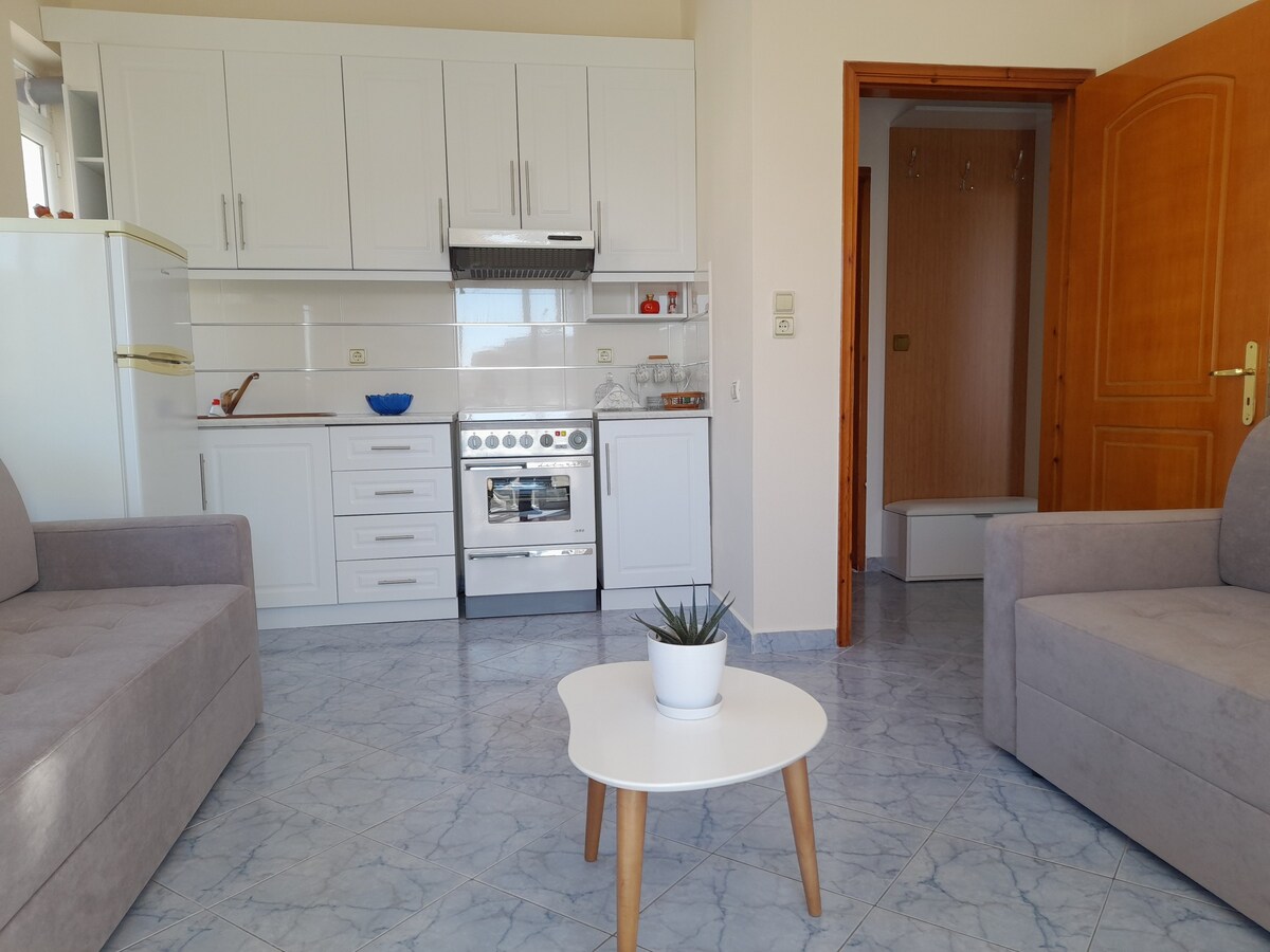 Lovely 1-bedroom serviced apartment,free parking