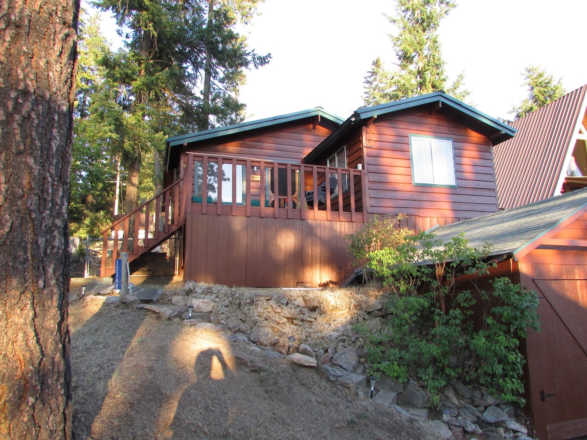Cozy cabin on Hauser lake