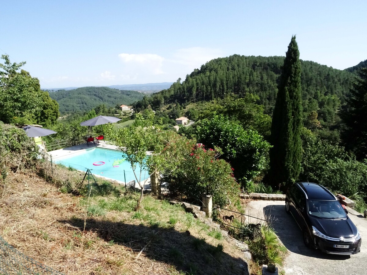 Piscine, chambres climatisées, vue étendue, calme