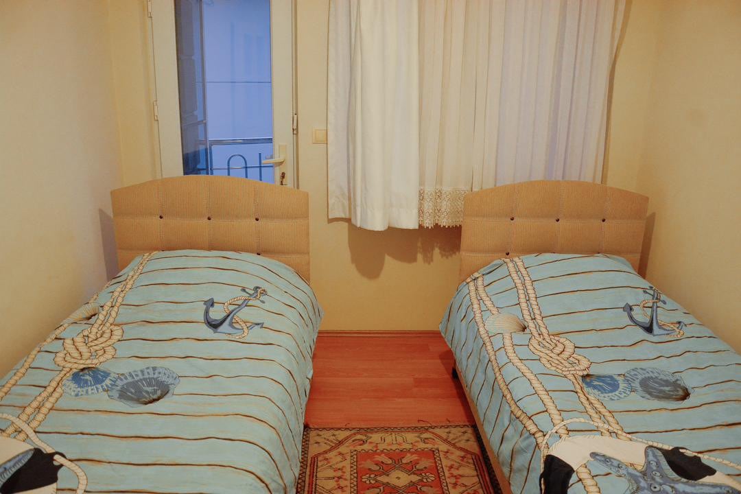 Fethiye房间可供出租空调双人床阳台，无线网络