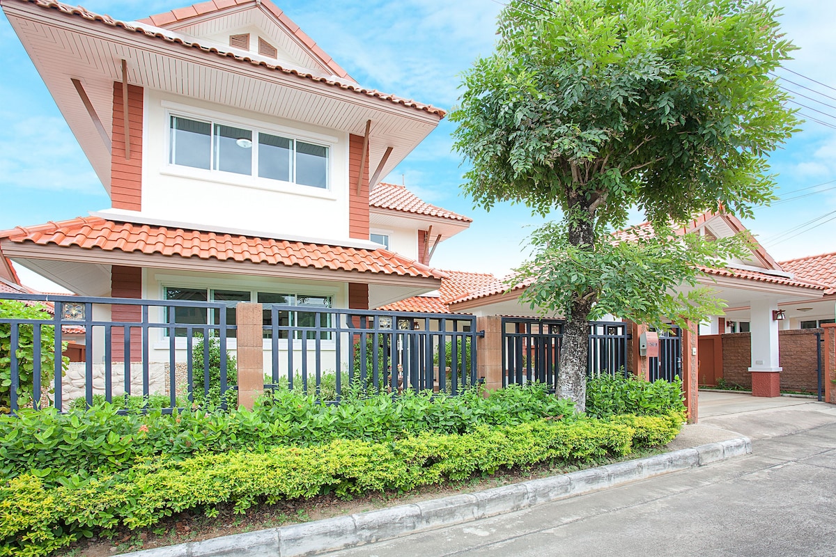 Modern Villa Pattaya 4BR -- H.49