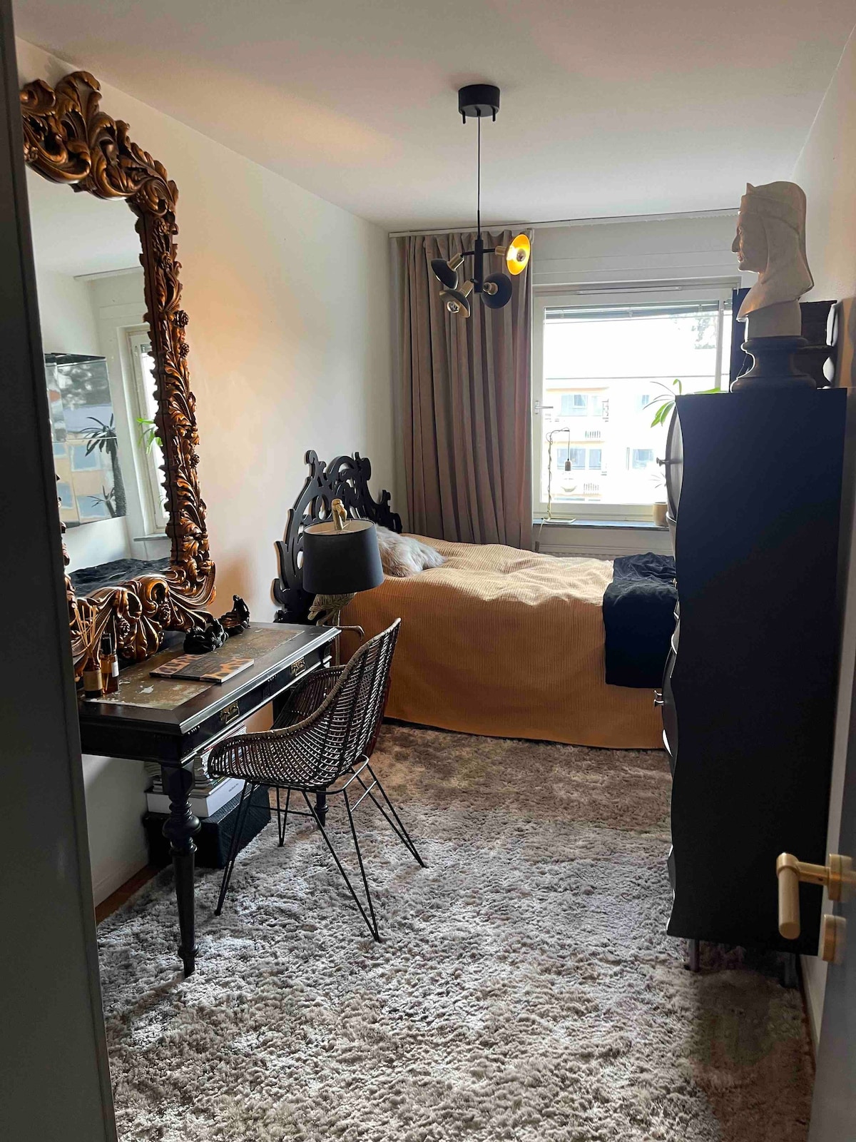 Room close to  Sthlm city   in shared apartment