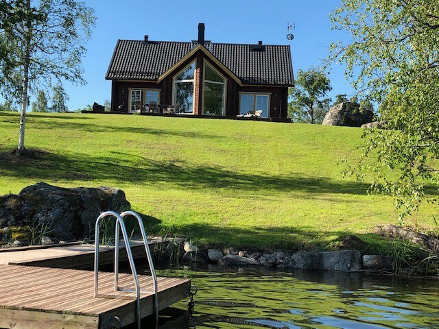 Järvsö别墅，湖畔有桑拿房
