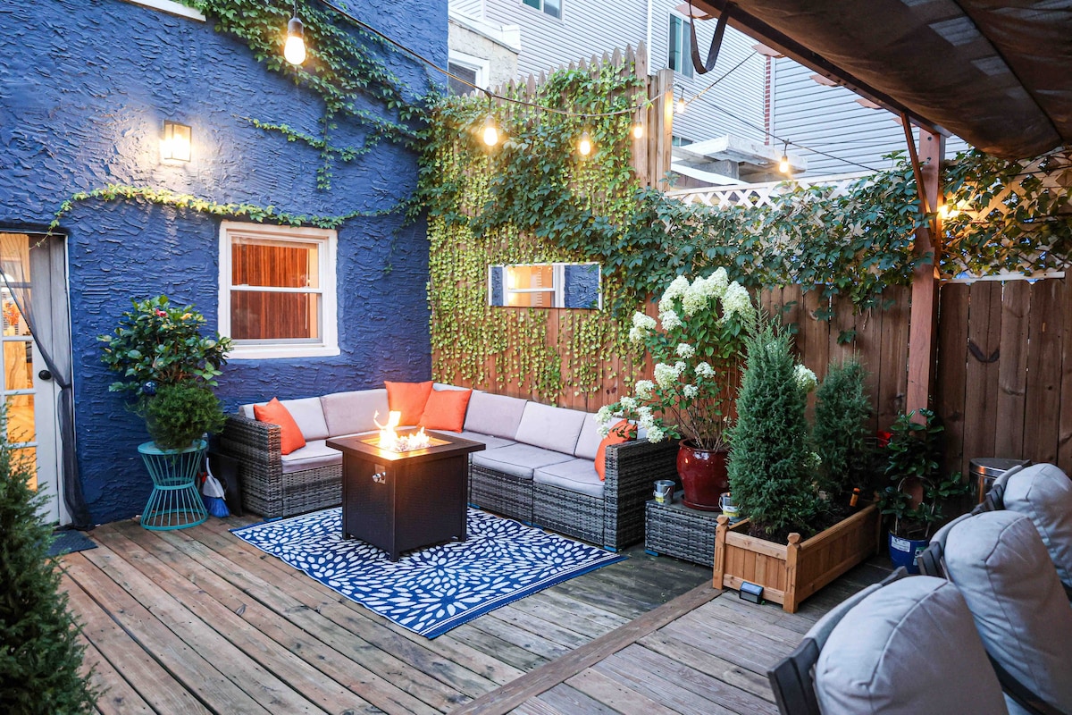 Charming 2 Bedroom Rowhome w/ Outdoor Urban Oasis