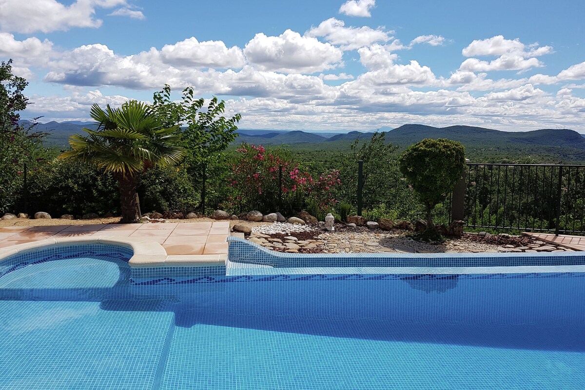 Peaceful villa with private pool