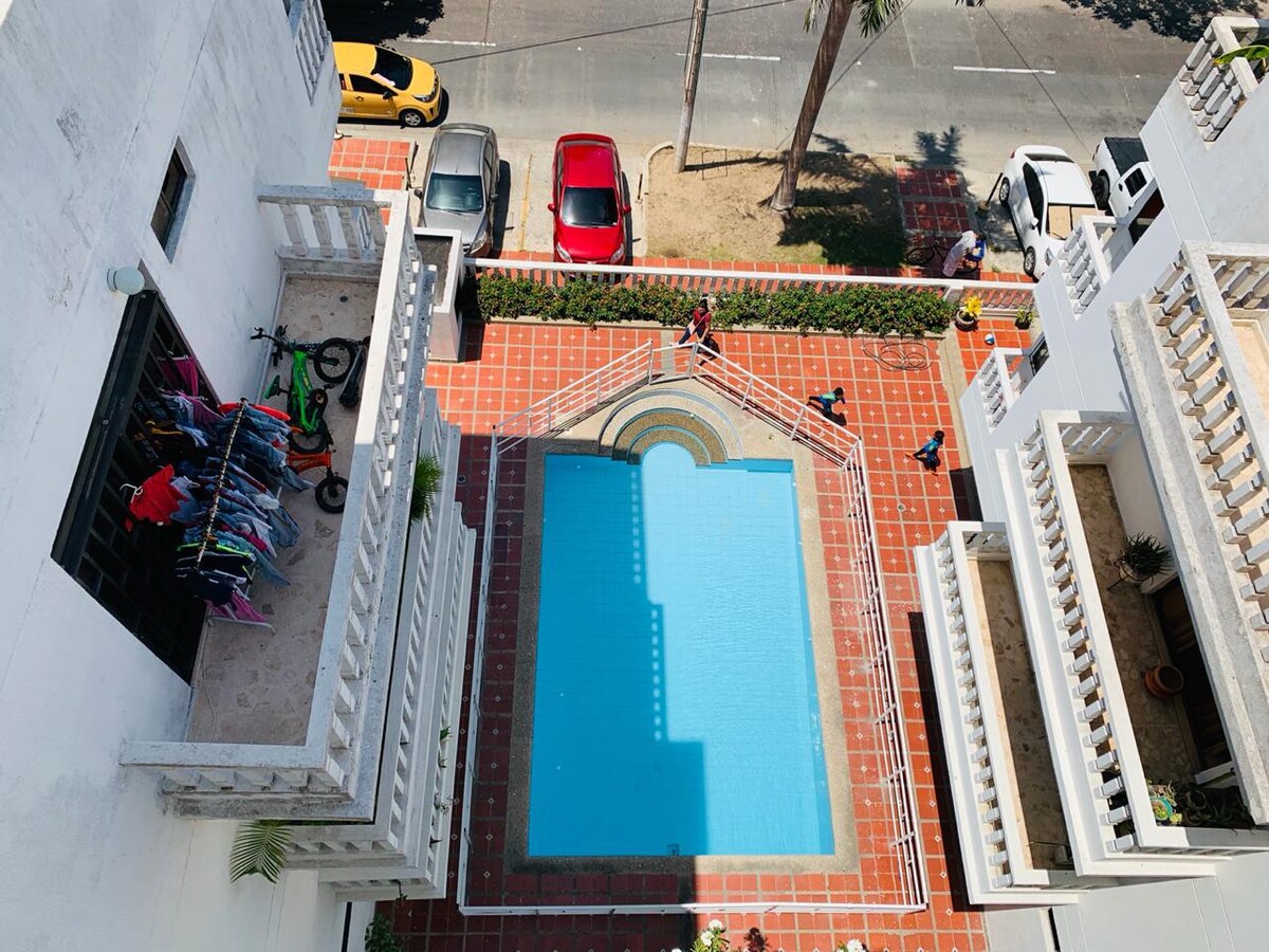EL PRADO独家公寓，游泳池