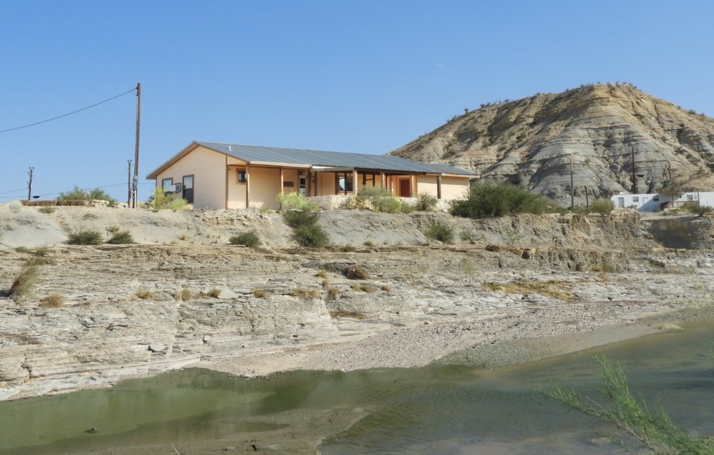 Terlingua Creek Porch House ： On Terlingua Creek