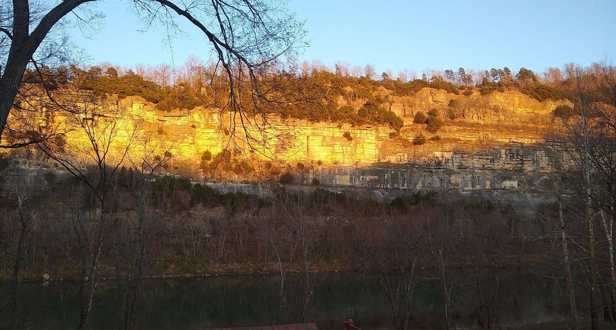 Lovely Bear Cabin on the White River