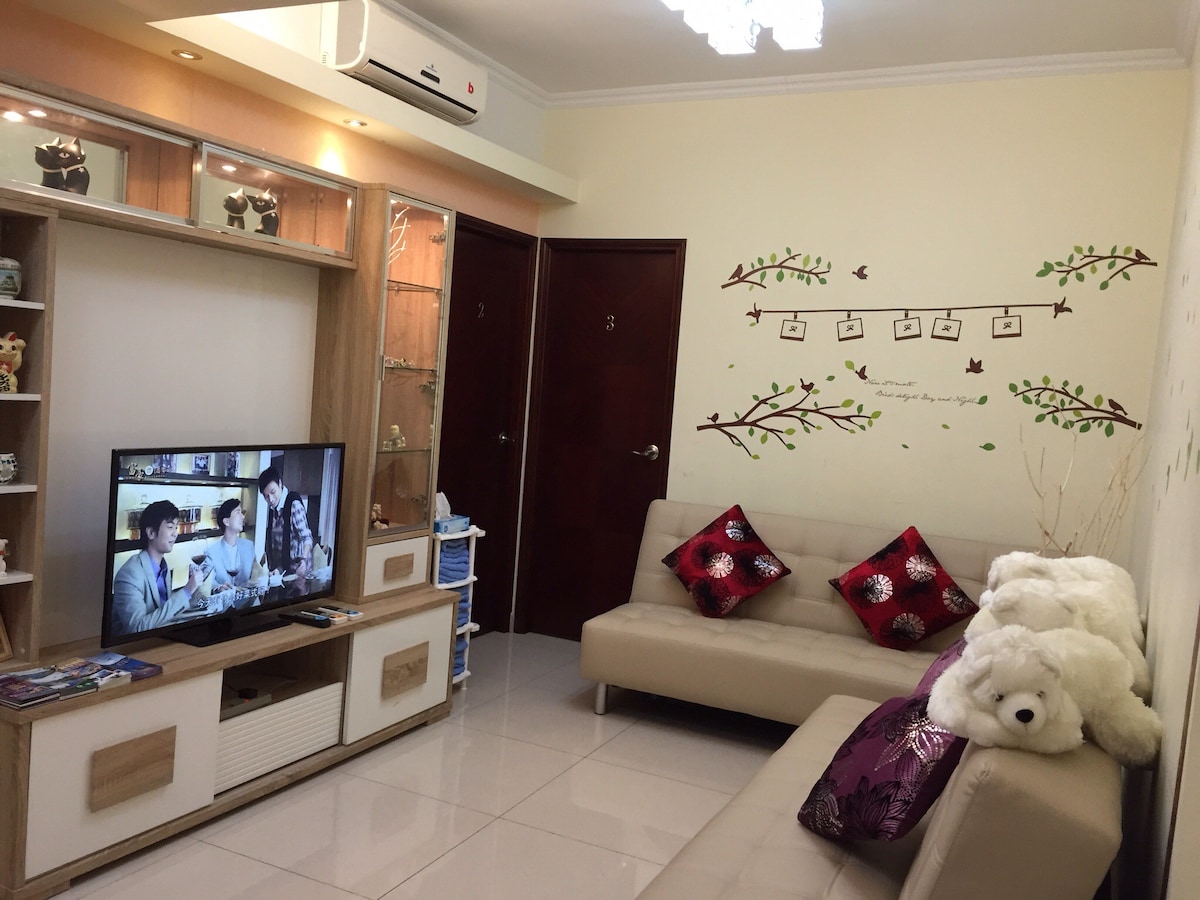 Beside Mongkok MTR,3bdr,2bath,13ppl