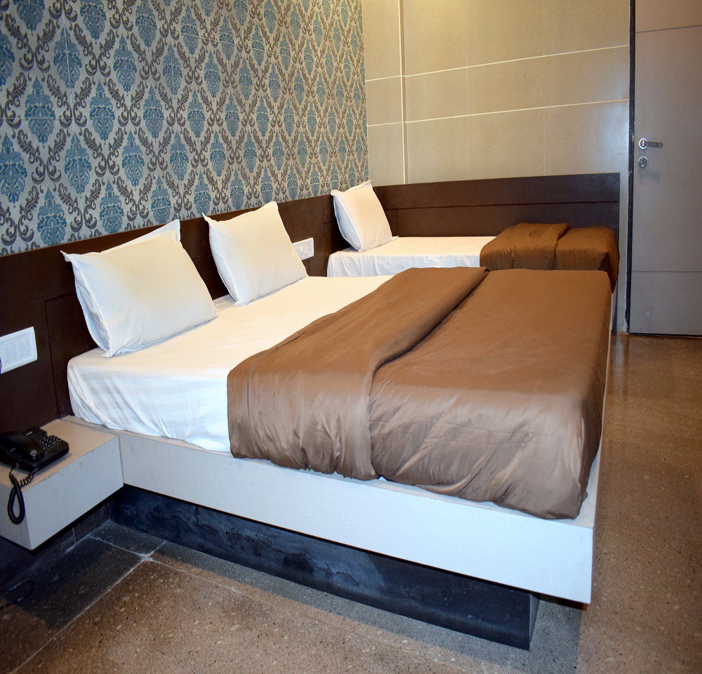 3 Bed AC Room at Saputara