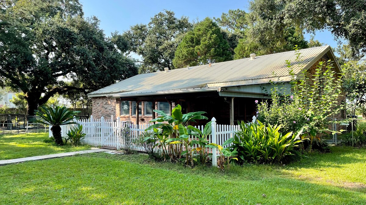 The Brickwood farmhouse among the Oaks and Pines