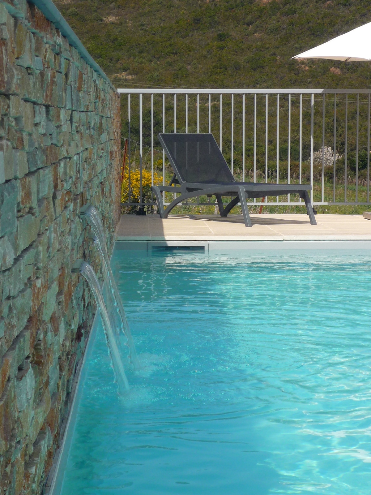 Gite 4 pers piscine clim wifi rivière 1 min