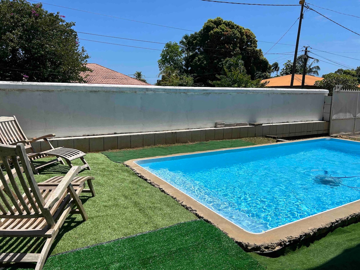 Studio avec accès piscine